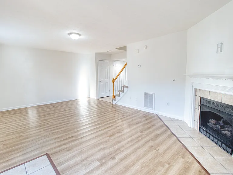 19 Berkshire Ln #101 — Photo 8
