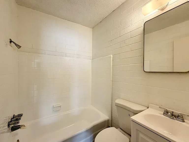 Studios, 1 Bedrooms and 2 Bedrooms! Charming Community with Off Street Parking — Photo 10