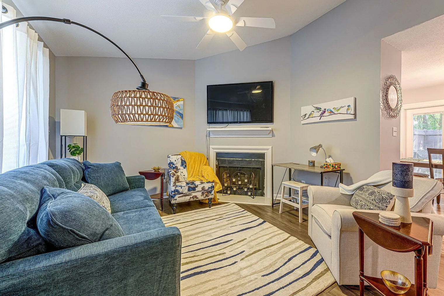 2 bed, 2.0 bath, 893 sqft, $2,247 — Photo 2