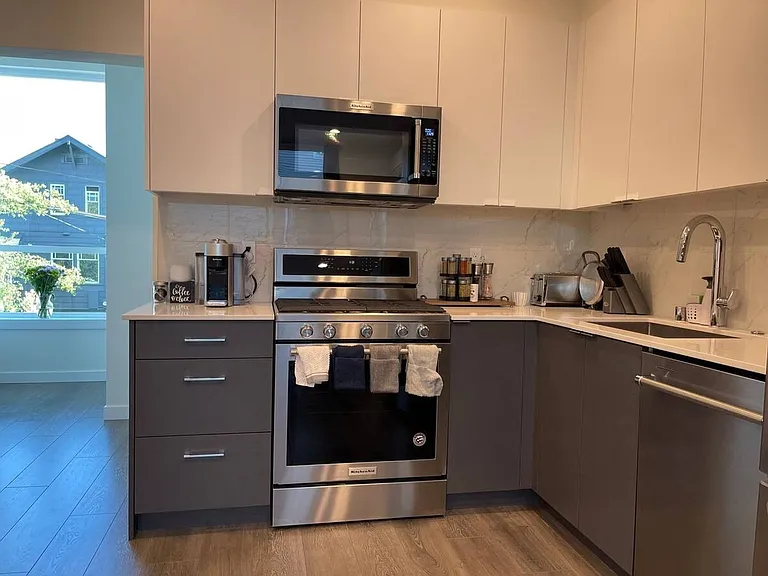 2214 S Charles St — Photo 2
