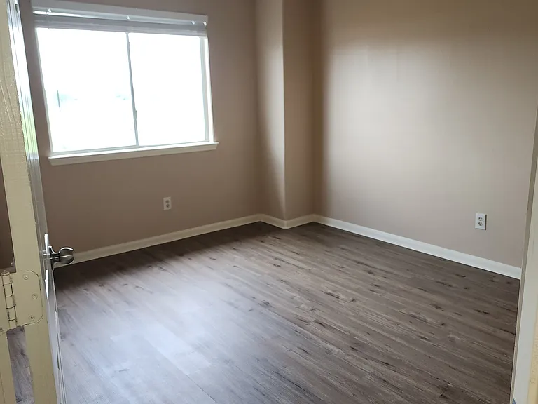 4918 Landward Ln — Photo 10