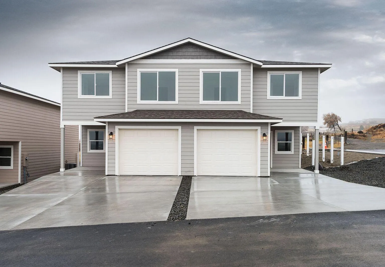 3 bed, 2.5 bath, 1400 sqft, $2,100 — Photo 1