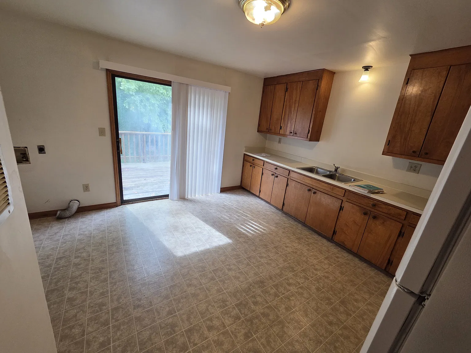 2 bed, 1.5 bath, 840 sqft, $875 — Photo 2