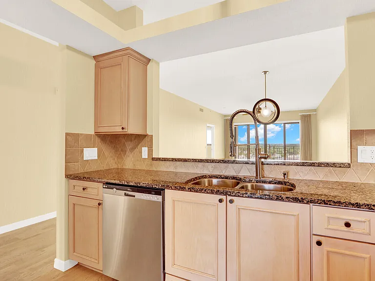 370 Golfview Rd #901 — Photo 17