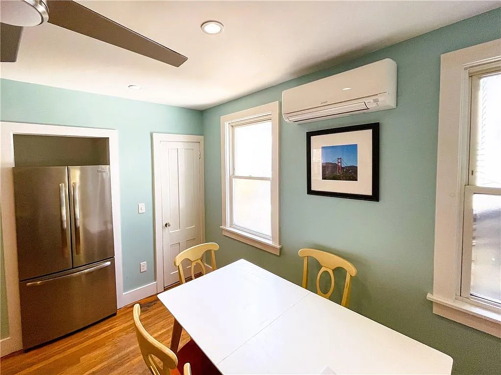 4 bed, 2.0 bath, 1400 sqft, $4,100 — Photo 4