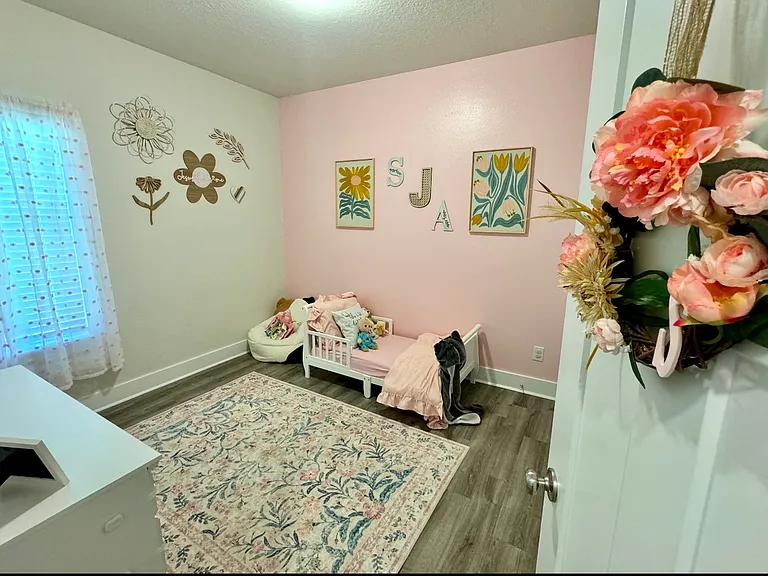 1048 Pheasant Cir — Photo 7