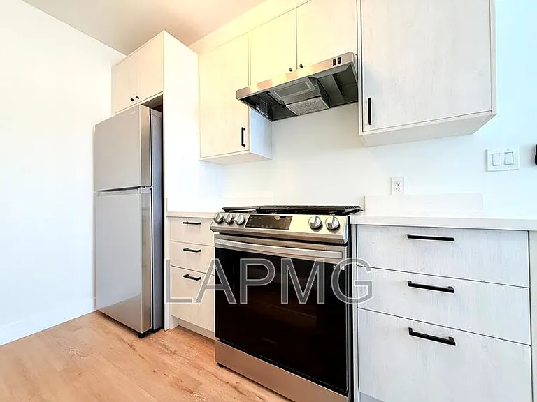 119 N Hillcrest Blvd #16 — Photo 11