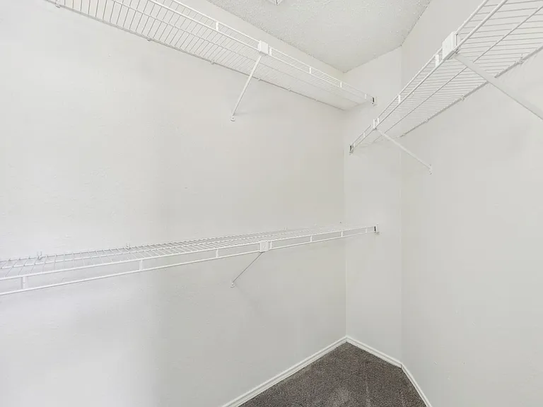 Oaks White Rock — Photo 31