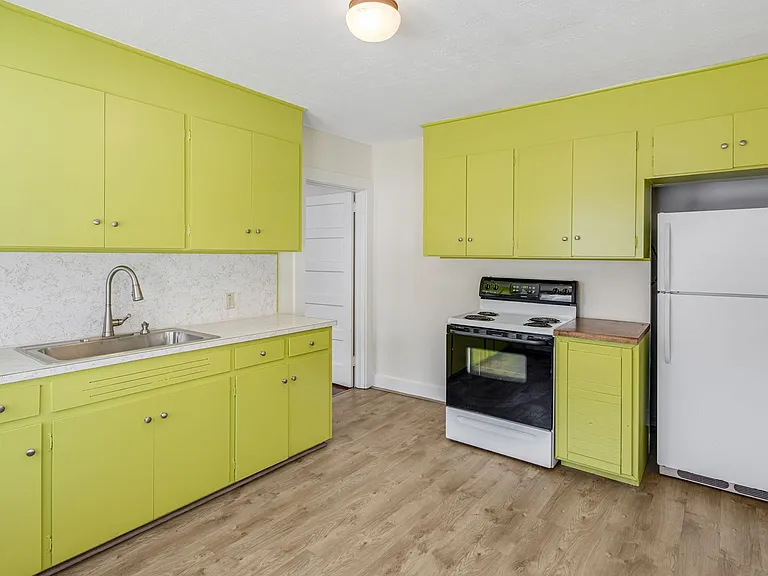 303 Dennis St — Photo 14