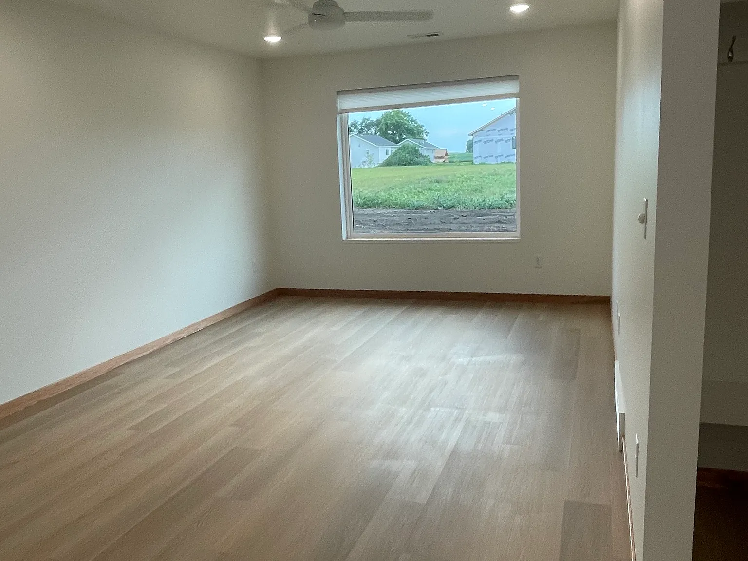 3 bed, 1374 sqft, $1,850 — Photo 2