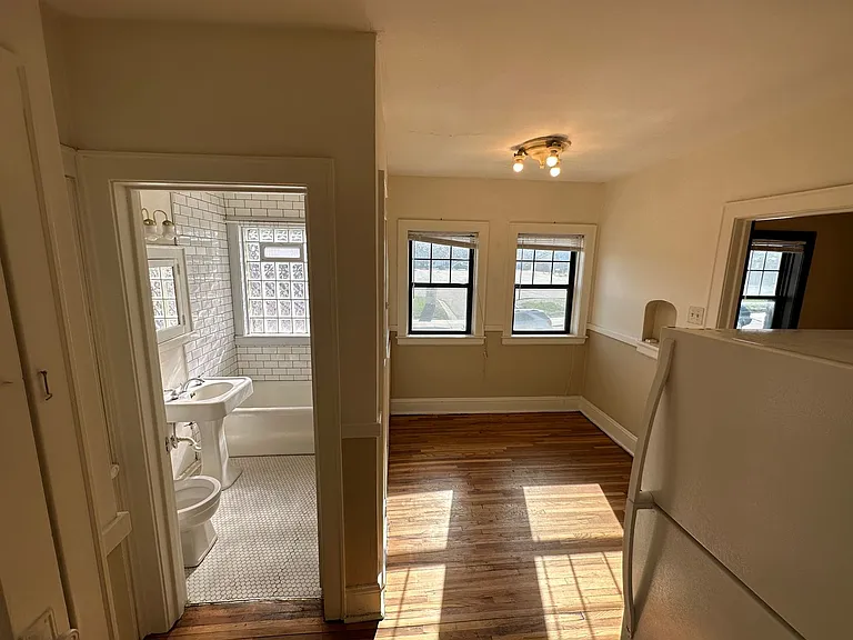 451 Fairview Ave N — Photo 30