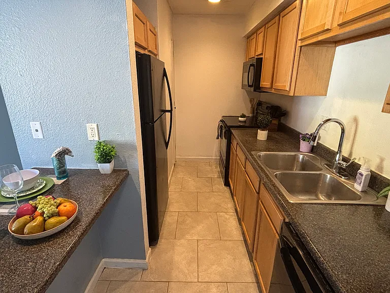 2 bed, 2.0 bath, 959 sqft, $1,350 — Photo 3