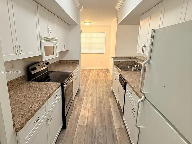 11601 SW 2nd St — Photo 5