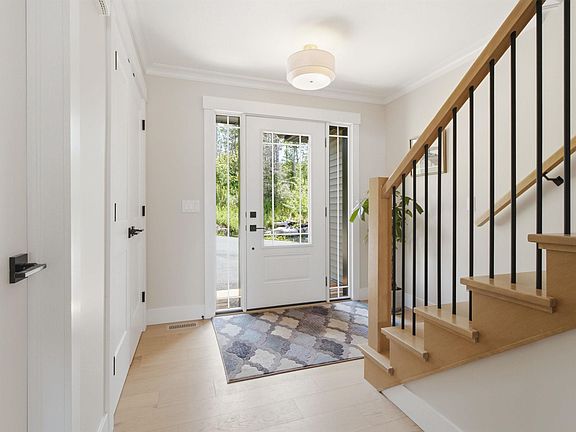 3rd image of 314 Carmel Cres