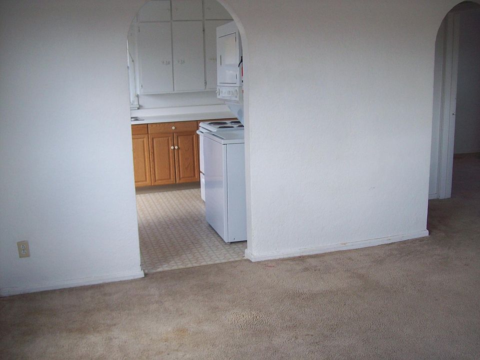 2nd image of 515 Stadium Dr