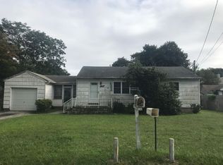 18 W Narcissus Rd, Mastic Beach, NY 11951