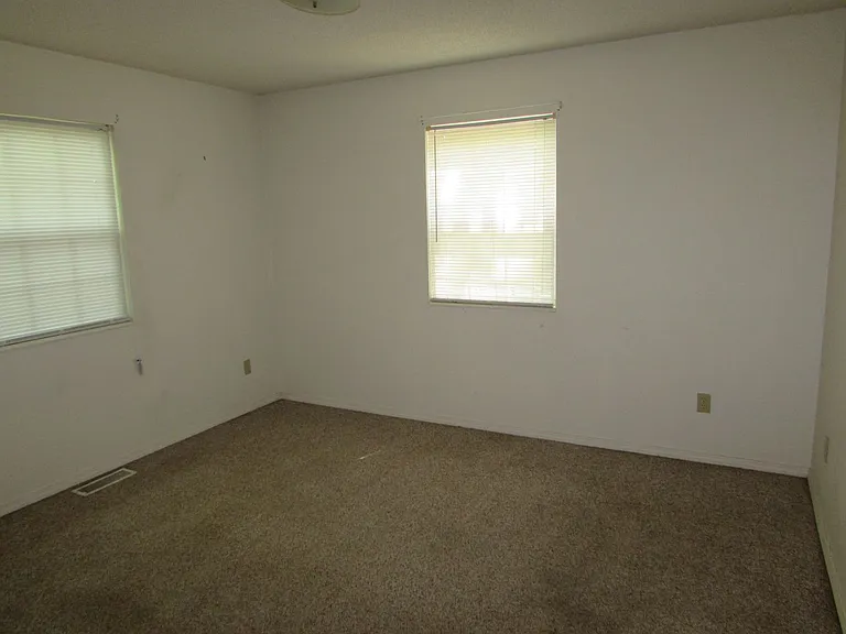 307 E Main St — Photo 5