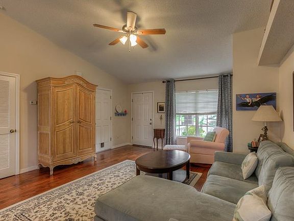 3rd image of 203 84th Ave N