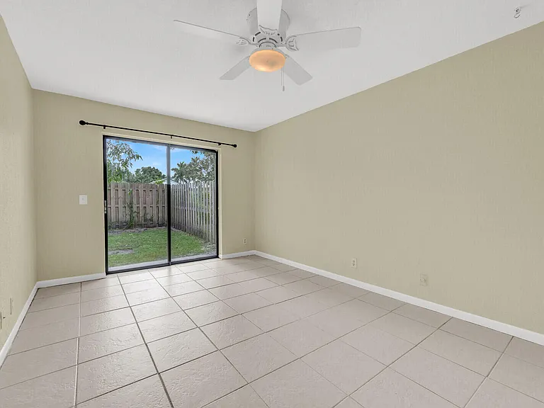 5864 Strawberry Lakes Cir — Photo 11