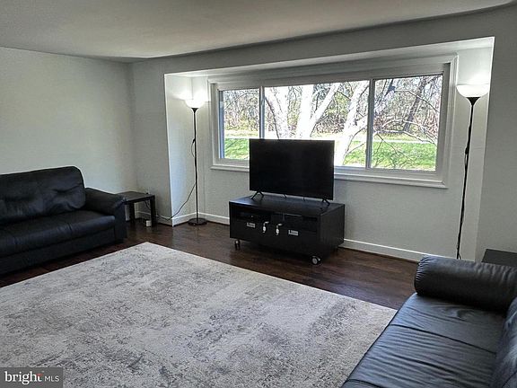 4th image of 9456 Merryrest Rd