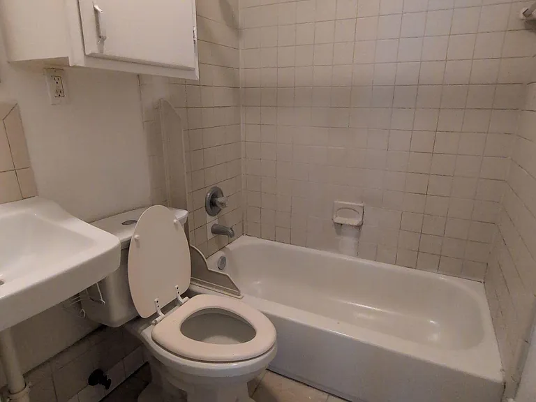 1454 Winthrop St — Photo 12