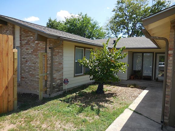 Courtyard between the two units