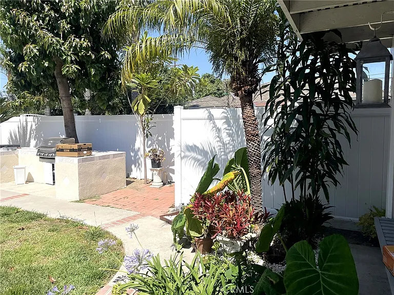 9488 Foster Rd — Photo 35