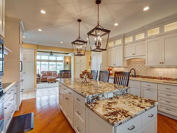 5th image of 5571 Surrey Lane