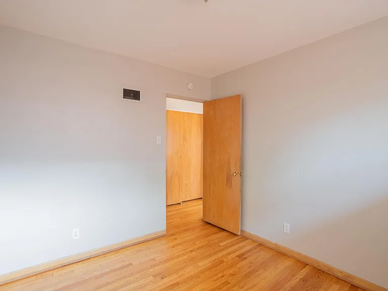 5205 Jamieson Ave — Photo 11