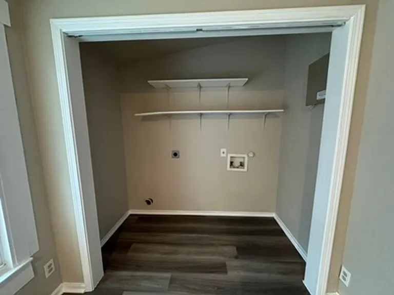 420 Clark Ave — Photo 10