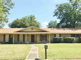 406 Southgate Dr, Mount Pleasant, TX 75455