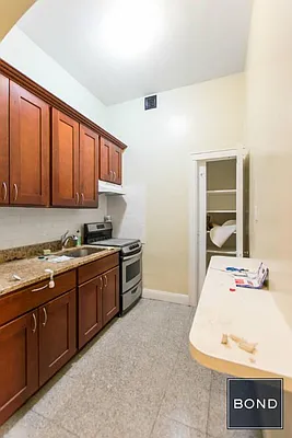 Rented by Bond New York | media 30