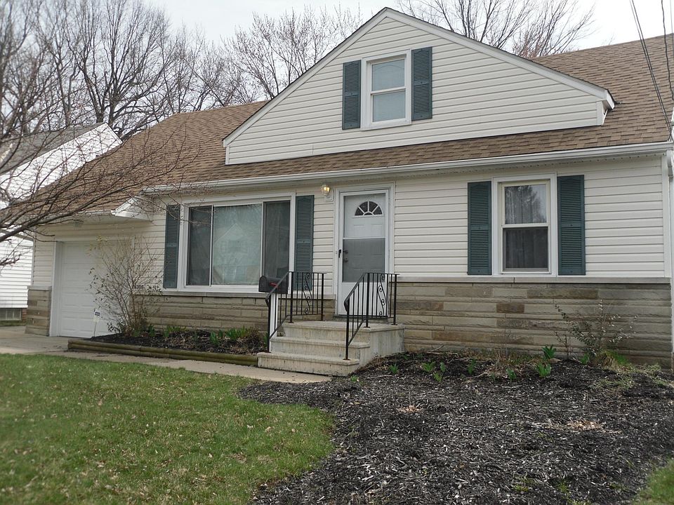1st image of 26300 Parklane Dr