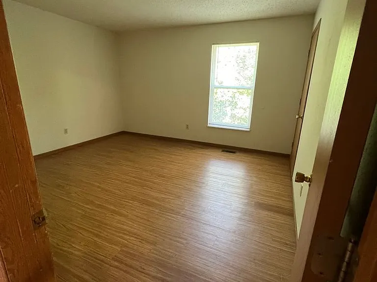 615 Portsmouth Dr — Photo 10