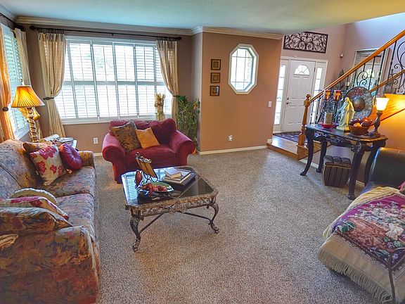 3rd image of 1583 E Stablewood Cir