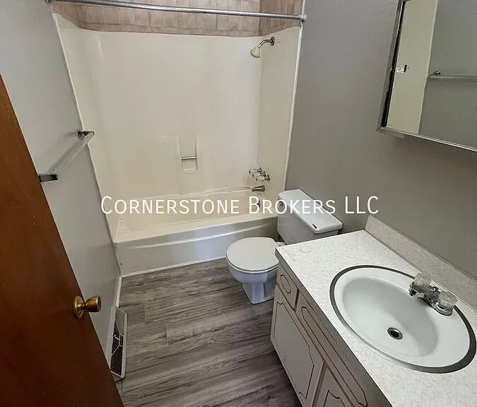 726 Lincoln St — Photo 6