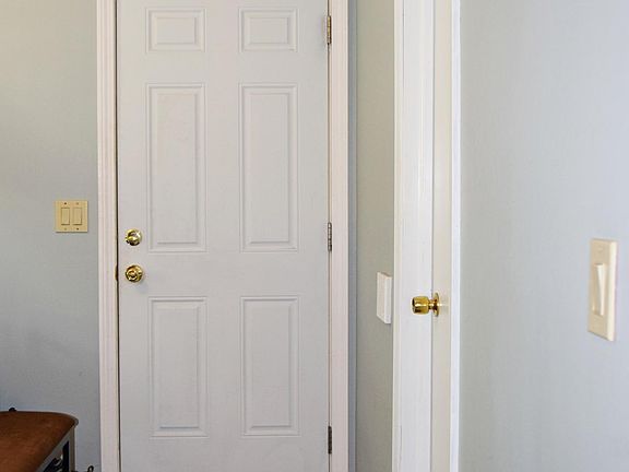 4th image of 702 Diana St
