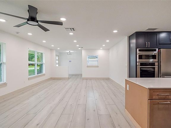 3rd image of 4712 W Bay Ave #4712