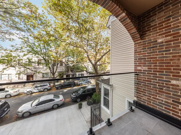 90 Herbert Street image 8 of 10