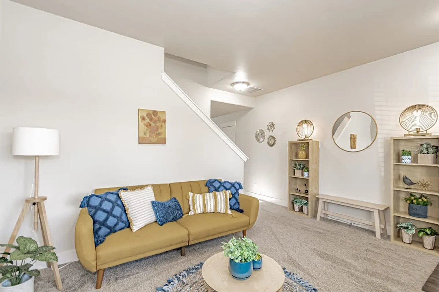 6 bed, 3.0 bath, $8,236 — Photo 2