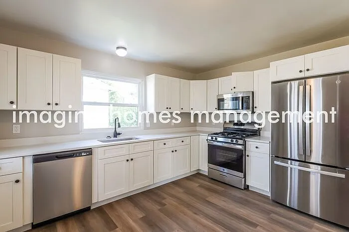 410 W 23rd St — Photo 6