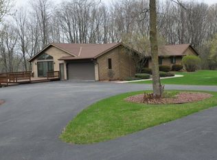 W380N6069 N Lake Rd, Oconomowoc, WI 53066