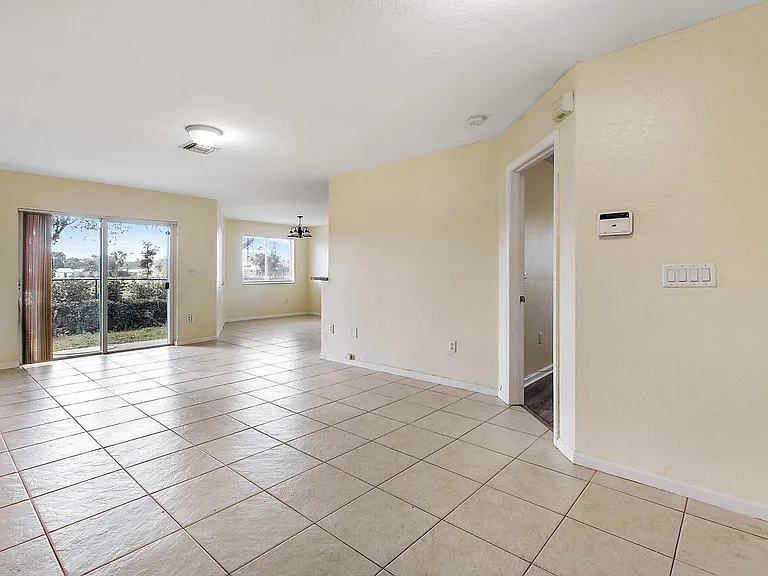 8460 NW 40th St #8460 — Photo 6