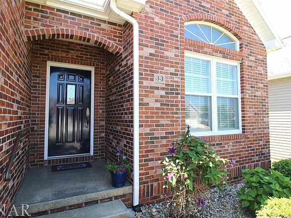 2nd image of 33 Crista Ann Ct