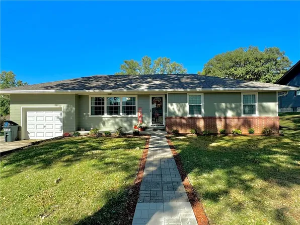 204 Bryan St, Gower, MO 64454