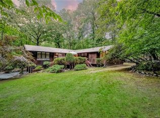 8 Longbow Rd, Suffern, NY 10901