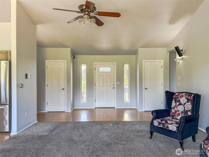5th image of 526 Canal Drive NE