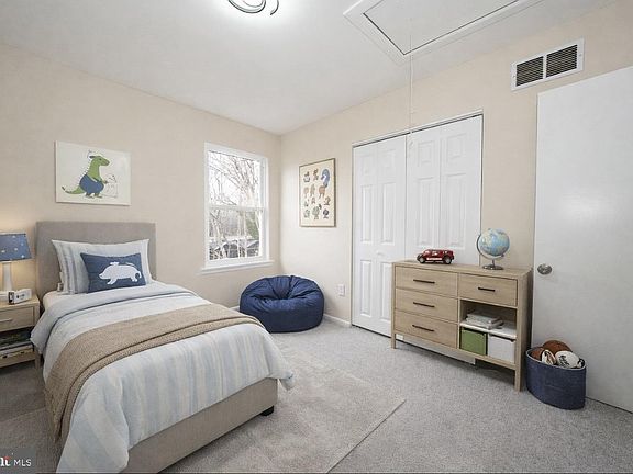 4th image of 8212 Chelwynde Ave