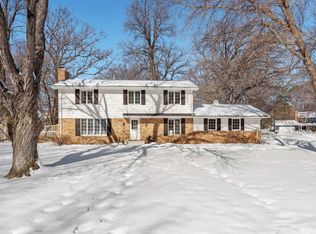 2945 Walnut Grove Ln N, Plymouth, MN 55447