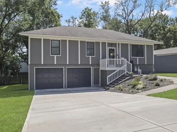 12221 W 64th Ter, Shawnee, KS 66216